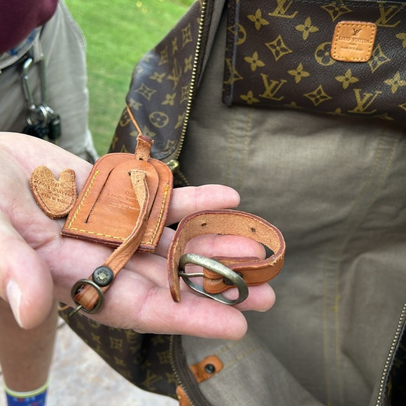 Louis Vuitton Vintage Monogram Travel Bag - Picture 8 of 13